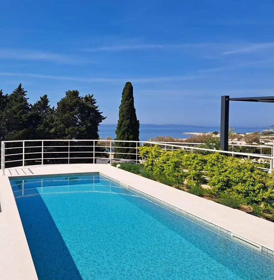 Apartment With Private Pool Split