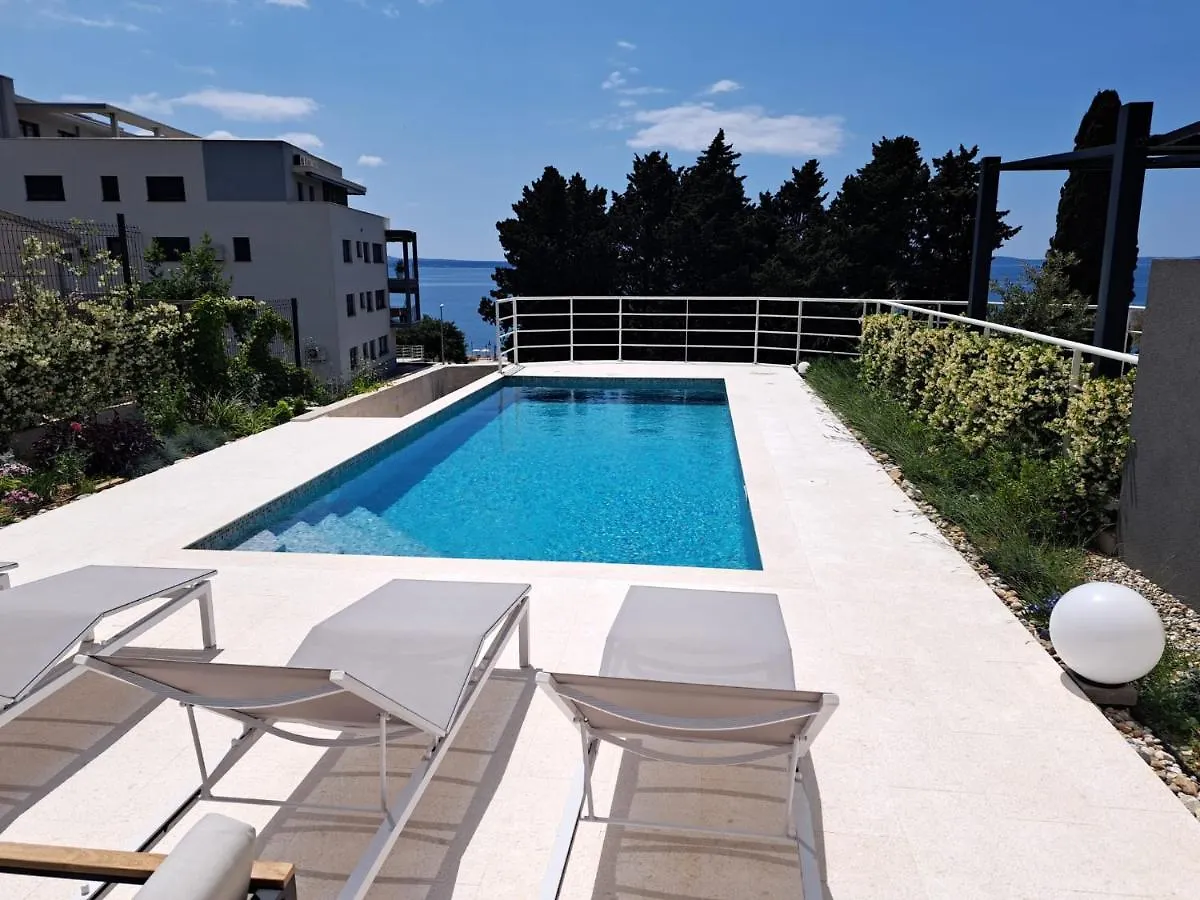 Apartment With Private Pool Split