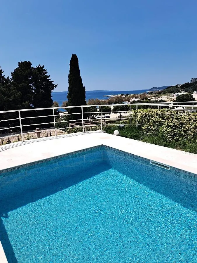 Apartment With Private Pool Split