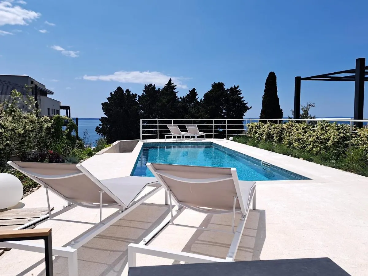 Apartment With Private Pool Split