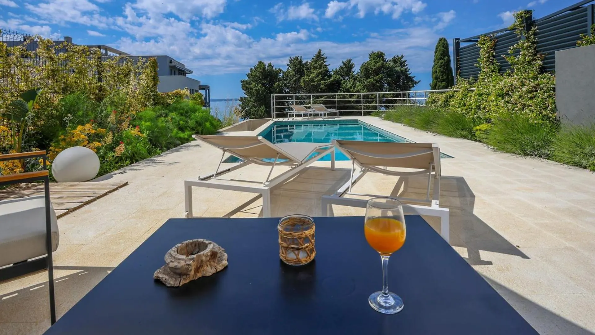 Apartment With Private Pool Split 0*,