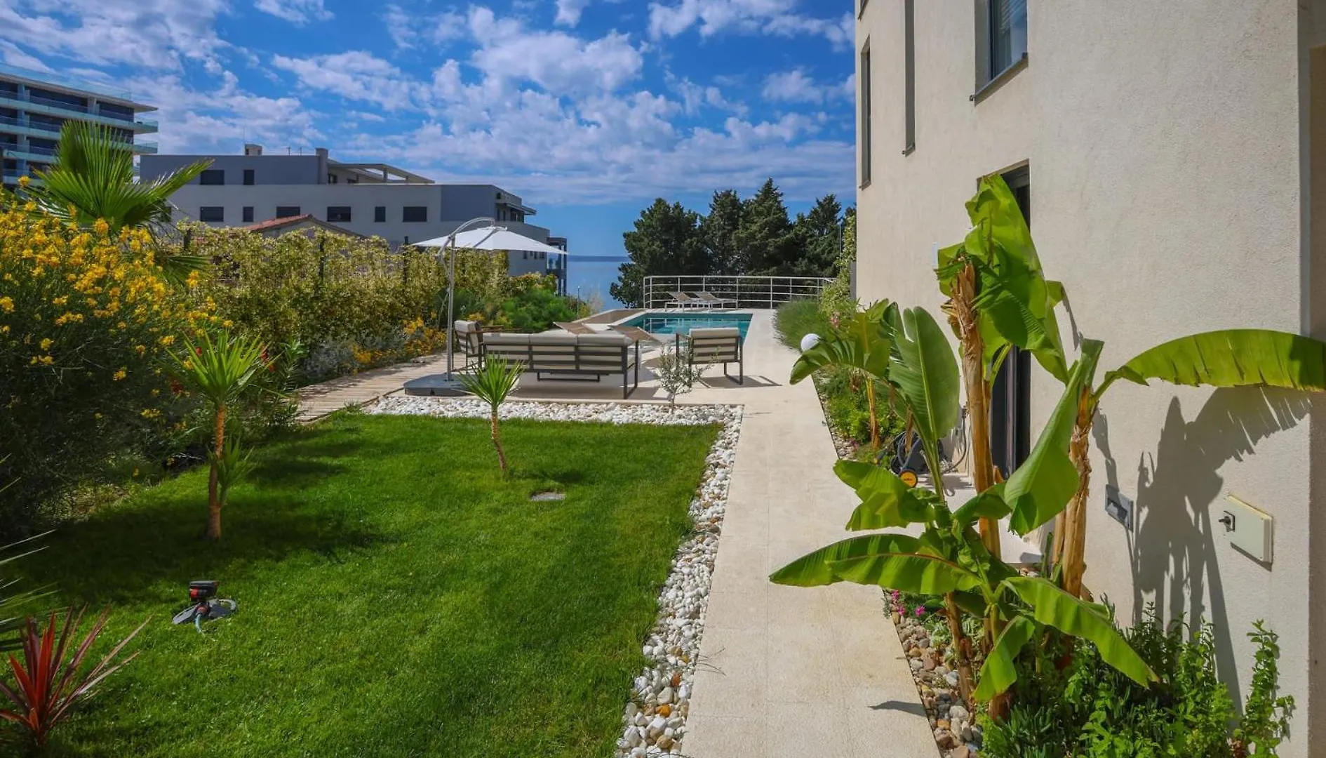 Apartment With Private Pool Split