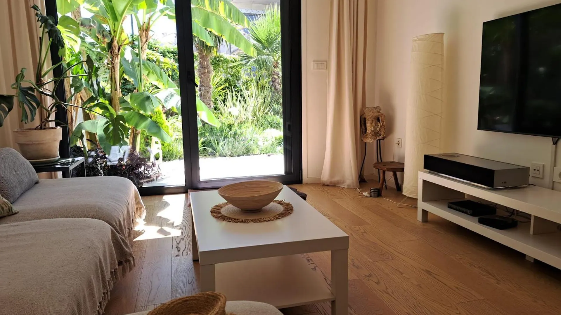 Apartment With Private Pool Split