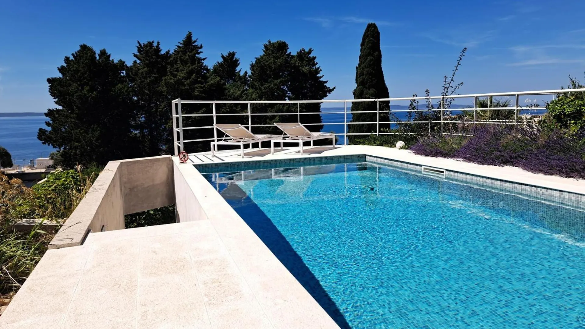 Apartment With Private Pool Split